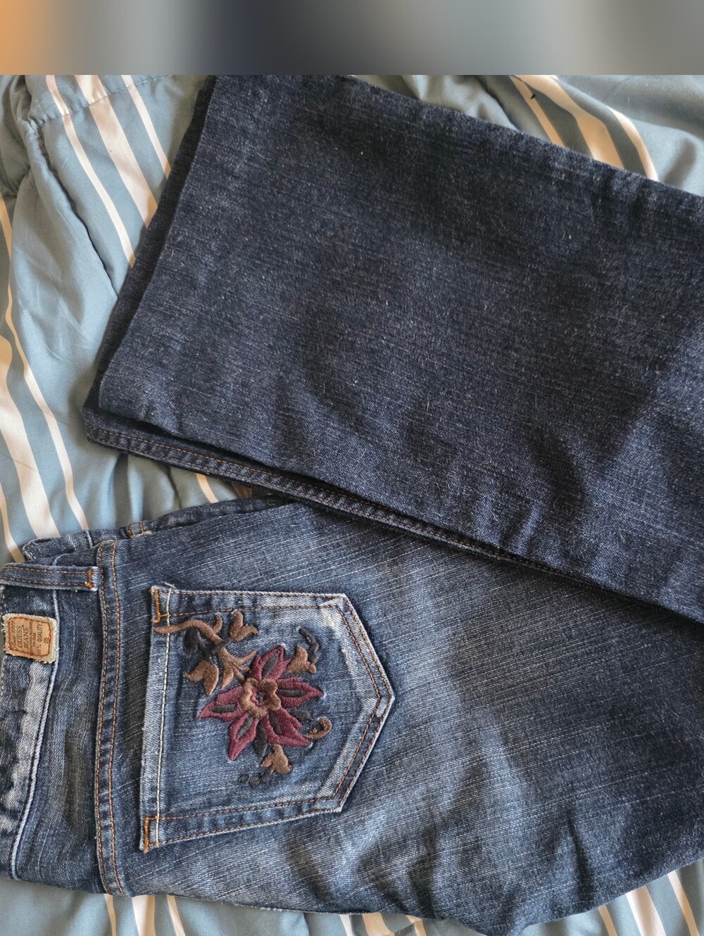 Guess Jeans Embroidered Floral Bootcut Stretch Jeans Women's Size 8 Long